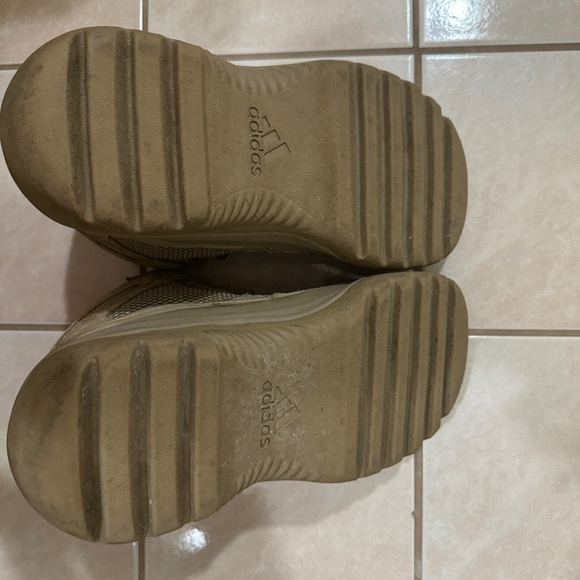 Yeezy boots - Picture 7 of 8